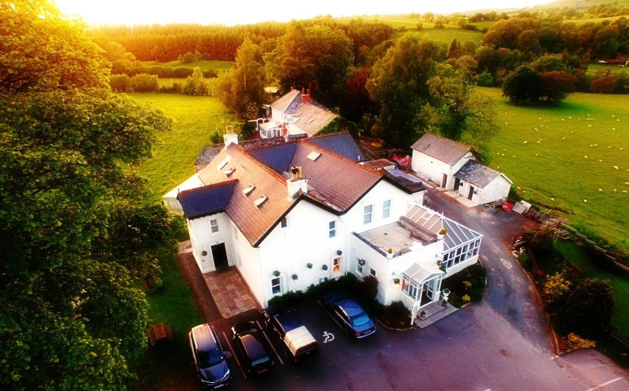 The White House Hotel Sennybridge Kültér fotó